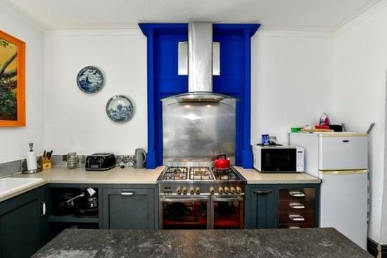 Quirky 4 Bedroom Apartment With Terrace Cardiff Exterior photo